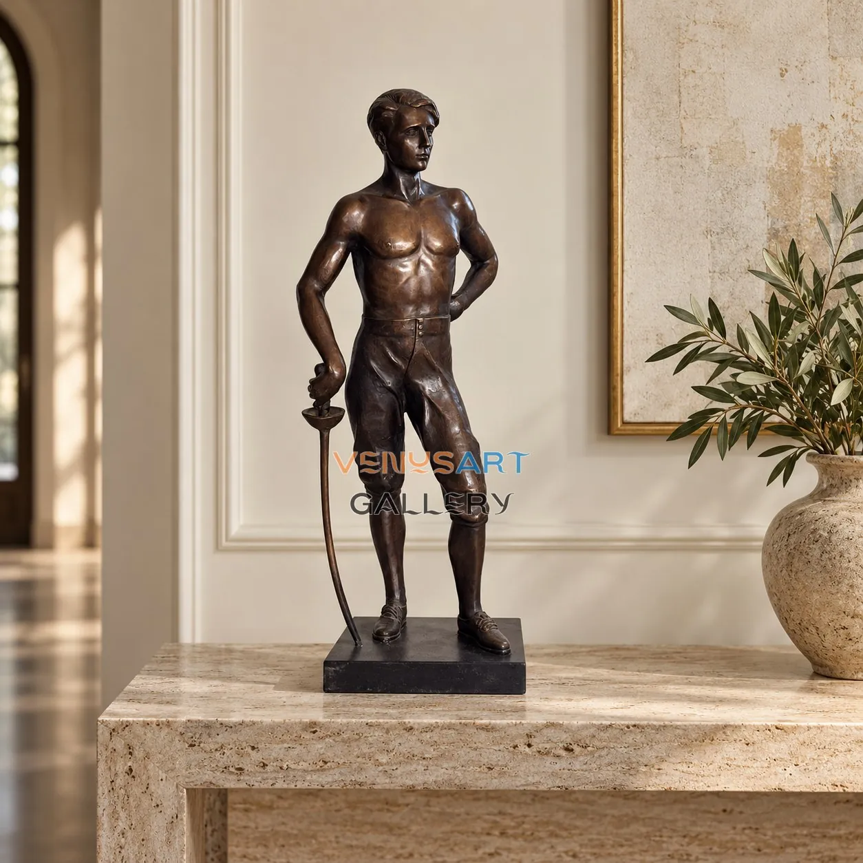 Figura masculina clásica con espada