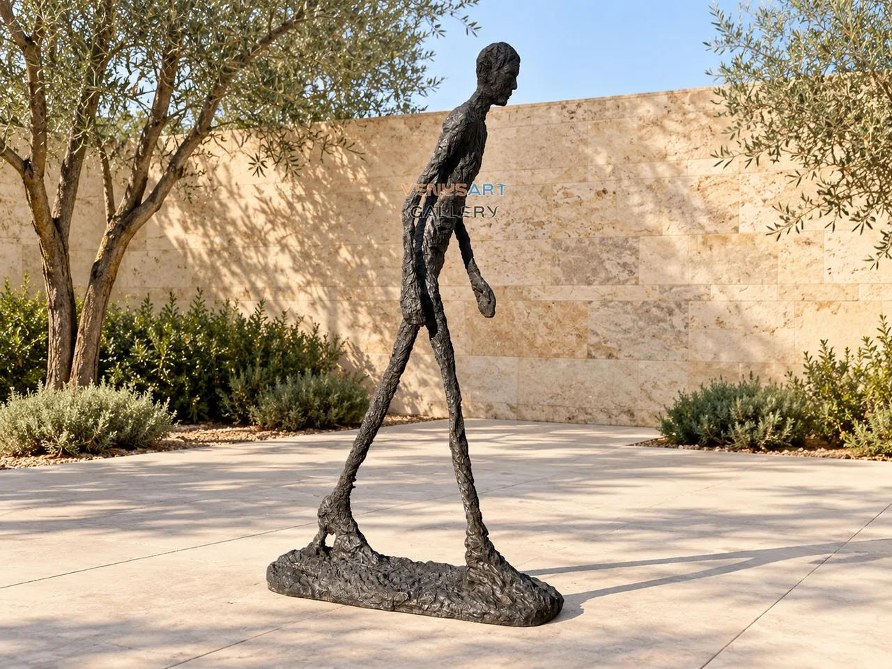 Figura esbelta caminando
